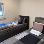 アパート Monteurwohnung 4 Schlafzimmer *