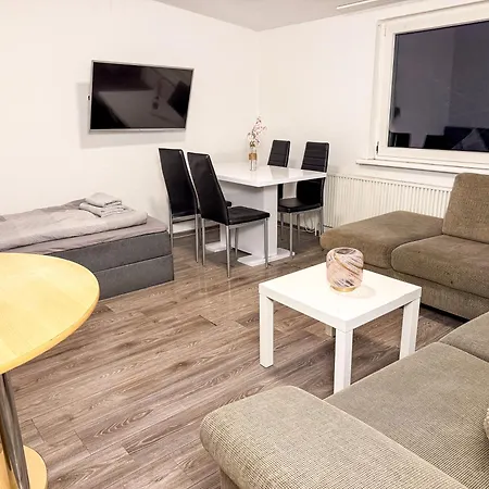Monteurwohnung 4 Schlafzimmer Apartmán *