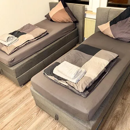 Monteurwohnung 4 Schlafzimmer 公寓