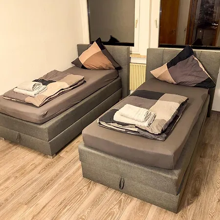 公寓 Monteurwohnung 4 Schlafzimmer 埃森