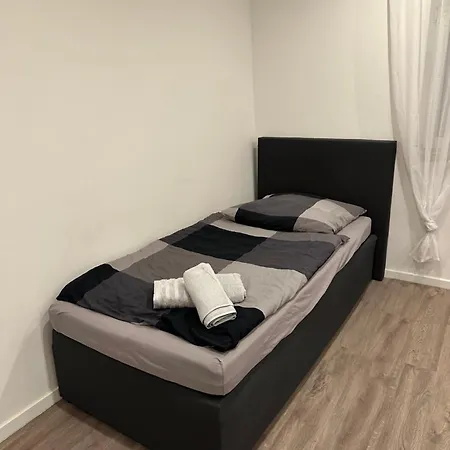 Monteurwohnung 4 Schlafzimmer Apartment *