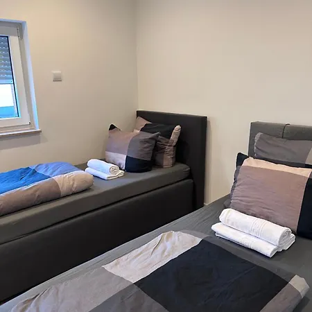 Daire Monteurwohnung 4 Schlafzimmer *